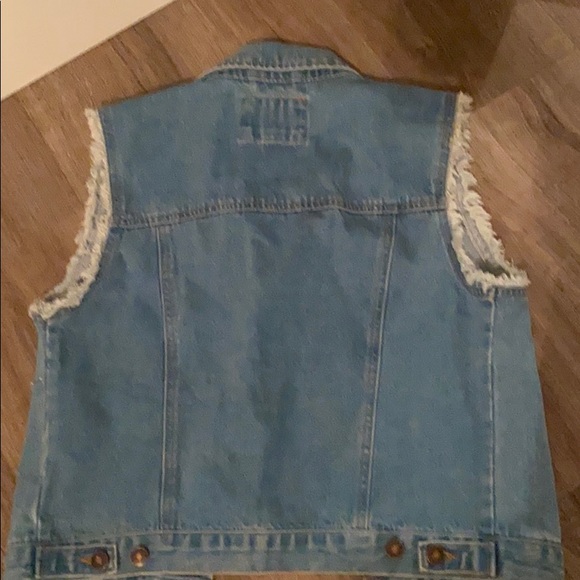 Brand new, never worn, sleeveless jean jacket - Picture 2 of 2